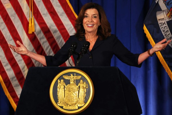 La nueva gobernadora de Nueva York buscará la reelección en 2022