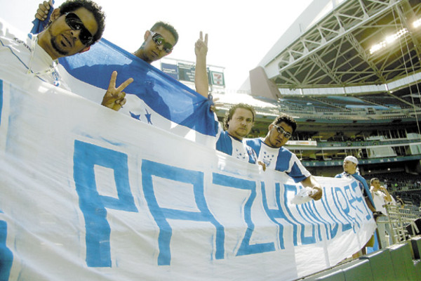 Honduras golea a Granada y pasa a cuartos de final