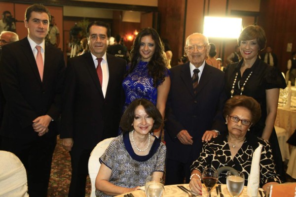 Banquero hondureño Jorge Bueso Arias es homenajeado