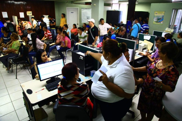 Unas 3,000 personas ya fueron contratadas en feria de empleo sampedrana