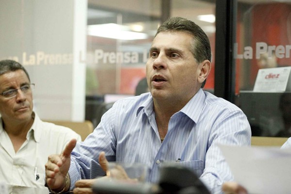 Avicultores esperan informe para exportar pollo hacia EUA