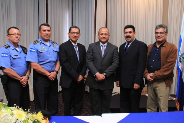 Diplomas por la seguridad nacional