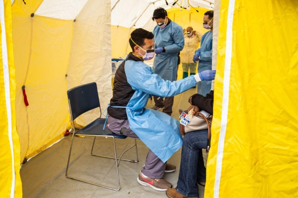 Nueva York sobrepasa los 10,000 contagiados por coronavirus y se queda sin mascarillas