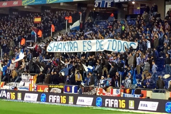 Pancartas de hinchas del Espanyol contra Shakira y Barcelona