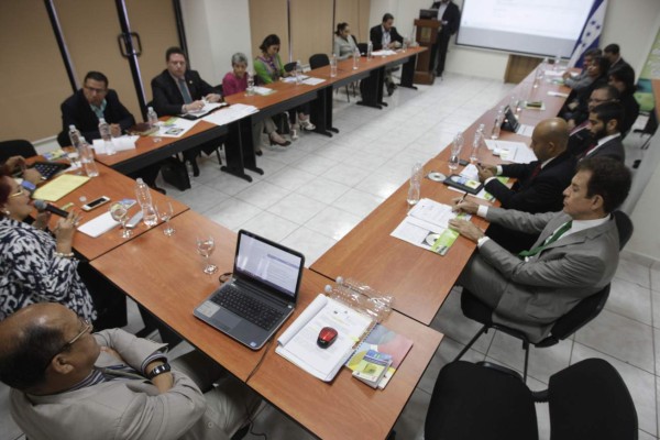 Partidos políticos están dispuestos a regular financiamiento