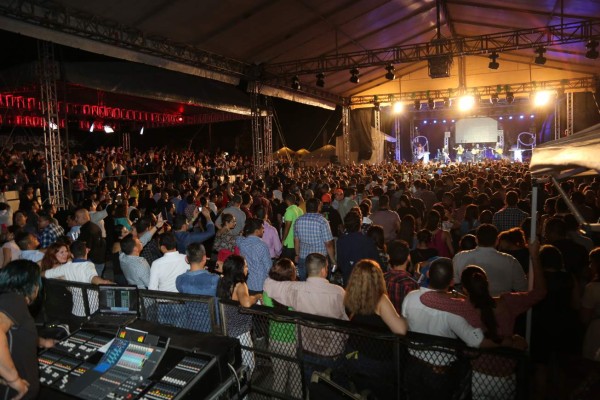 Moenia causa sensación en el Burlesque 2016