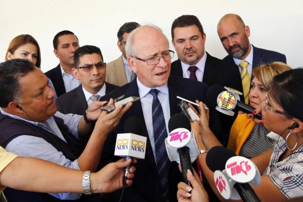 Nasralla no invitó a ningún diputado del PAC a su boda