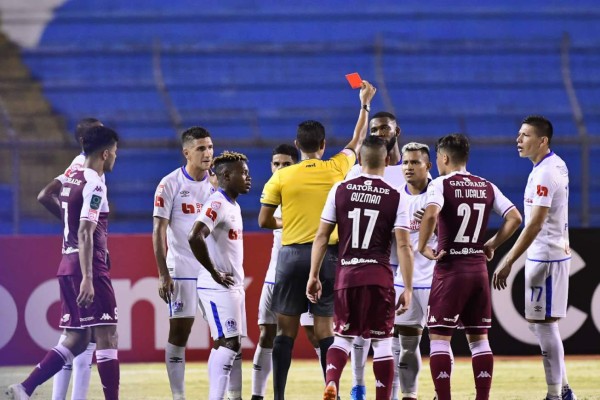 German 'Patón' Mejía fue expulsado en el Olimpia-Saprissa. Foto Yoseph Amaya