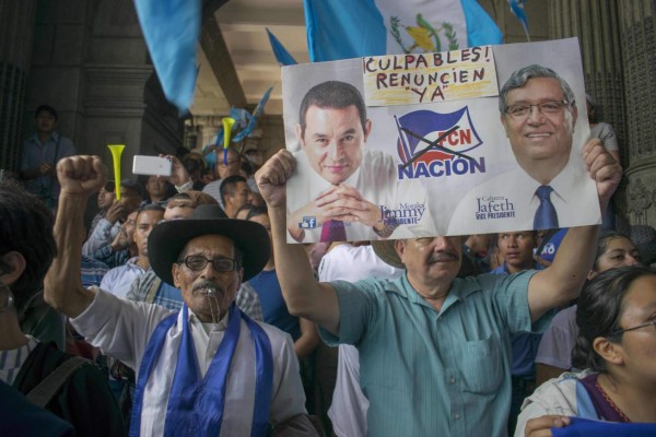 Guatemala amanece en medio de crisis política