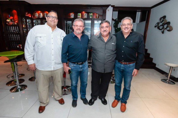 Exalumnos de La Salle celebran por la amistad