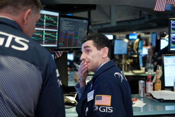 Las tensiones comerciales arrastran a Wall Street