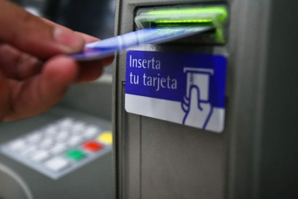 En casi medio millón crece la circulación de tarjetas de débito
