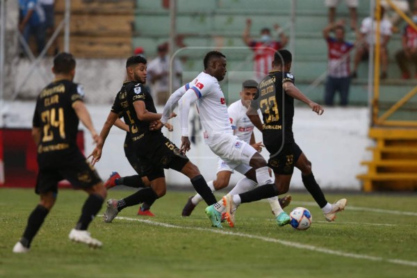 ¡Enorme trabajo del asistente! El gol anulado a Yustin Arboleda en el Motagua - Olimpia