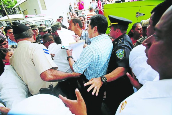 Presidente de Honduras niega distanciamiento en relaciones con Estados Unidos