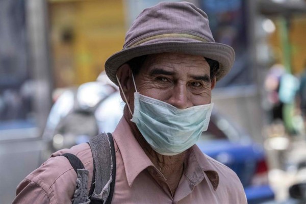 Costa Rica mantiene una lenta alza de casos de COVID-19