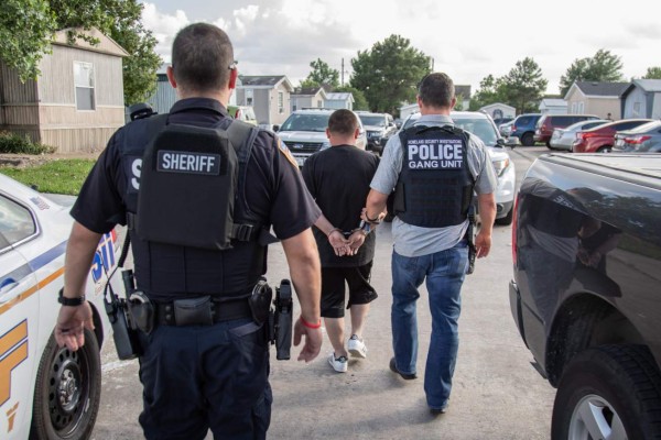 EEUU multa a inmigrantes indocumentados por hasta $500,000