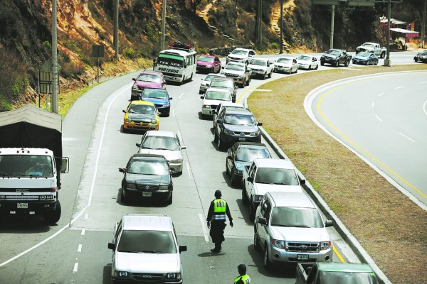 Segunda oleada capitalina busca diversión en las playas