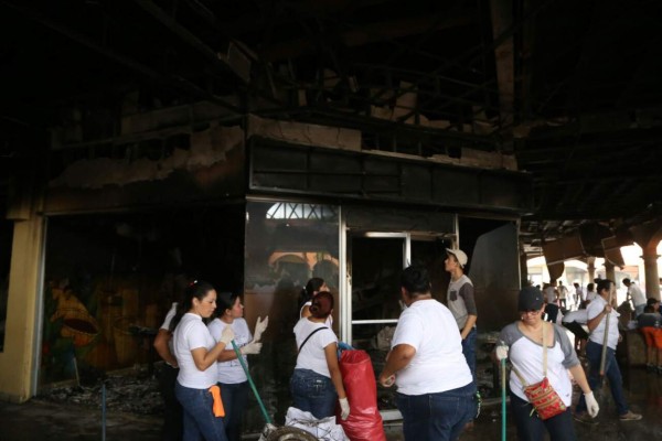 ¡Choloma, arriba! ciudadanos hacen jornada de limpieza y oración
