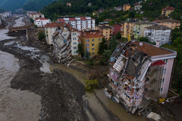 Al menos 44 muertos en inundaciones repentinas en Turquía
