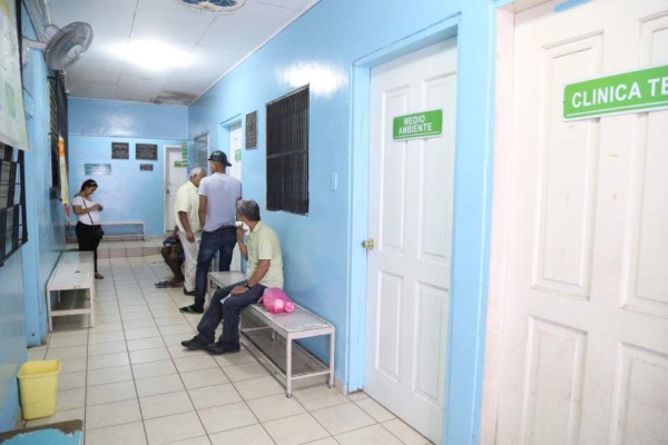 Centros de salud municipales y Macros Distritos de Las Palmas y Seis de Mayo trabajan de manera permanente   