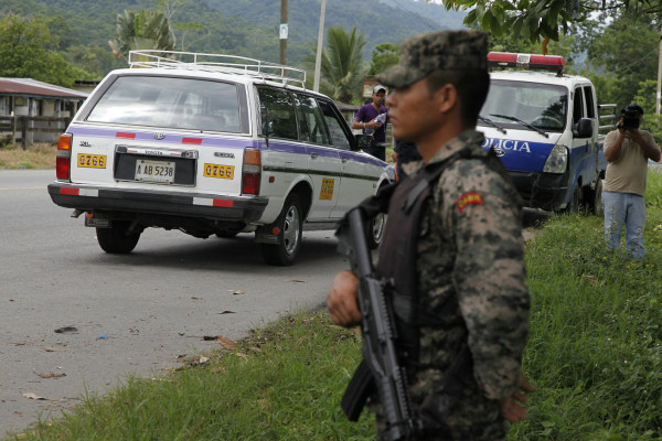 Balacera en retén militar: un muerto