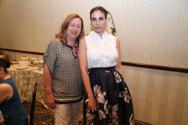 Fiesta maternal para Patty Jananía