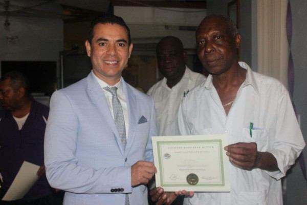 César Quintanilla recibe homenaje del estado de Nueva York