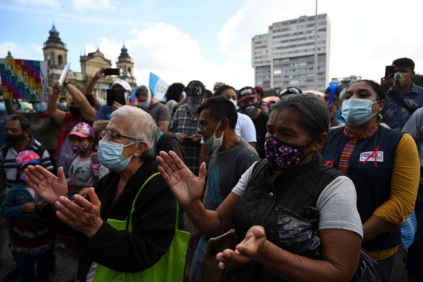 Cientos de guatemaltecos piden la renuncia de Giammattei por tercer sábado consecutivo
