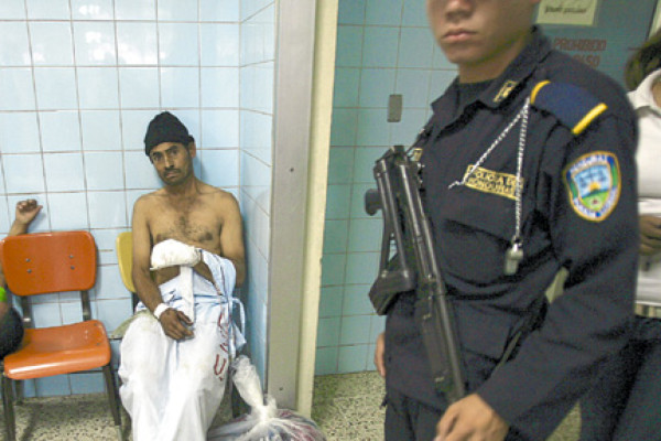 Un padre y dos hijos mueren en vendetta