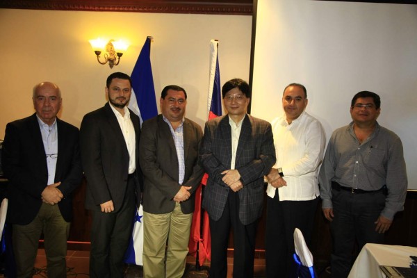 Despedida para el cónsul de Taiwán Abel Cheng