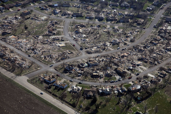 Miles de afectados por el paso de potentes tornados en EUA