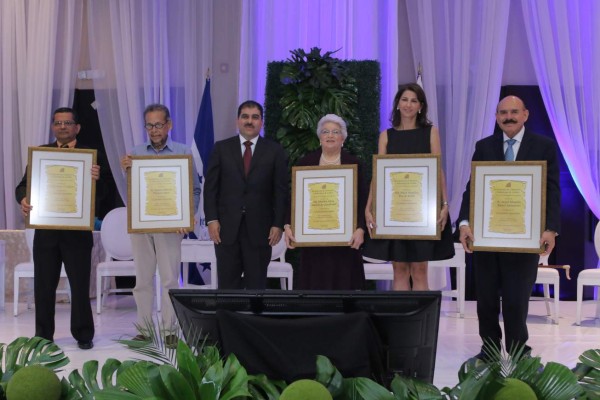 La Ccic entrega el premio Ciudadanos Ejemplares 2016