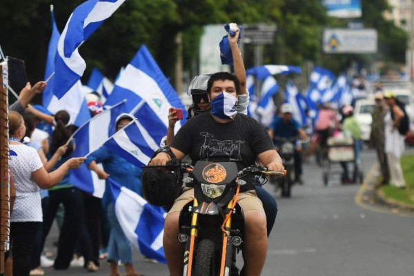 Hacen cadena humana para pedir libertad de presos políticos en Nicaragua  
