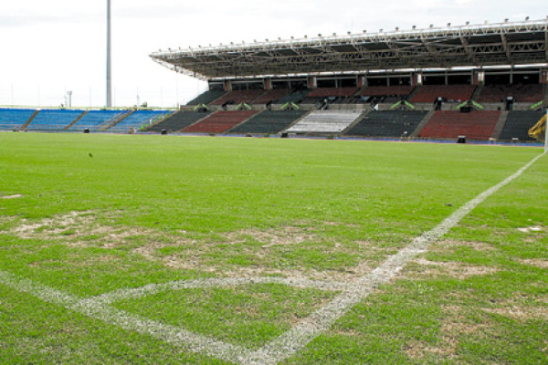 Mal estado del Hasely Crawford Stadium