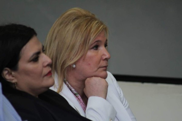 Piden juicio contra ex primera dama salvadoreña