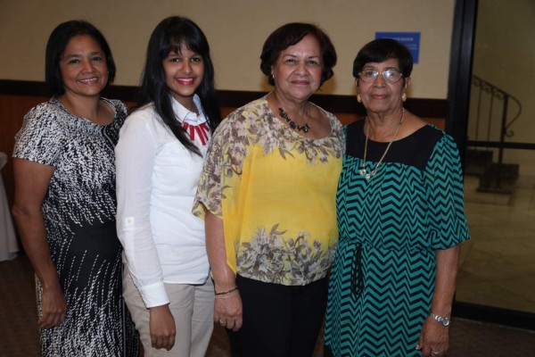 Fiesta maternal para Sidonia Suazo Reyes