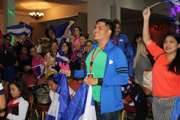 Bailarinas de Honduras triunfan en Panamá