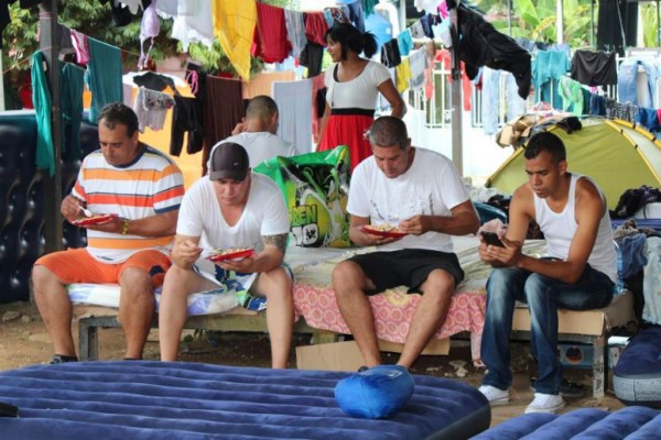 Panamá cierra frontera con Colombia por entrada de cubanos