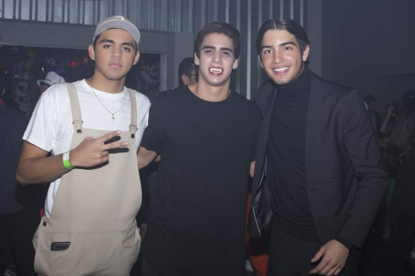 Clase 2018 de la EIS celebra Halloween