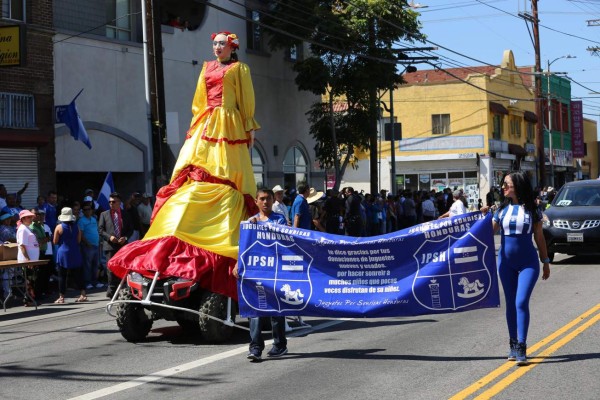 Hondureños en Los Ángeles festejan su Independencia