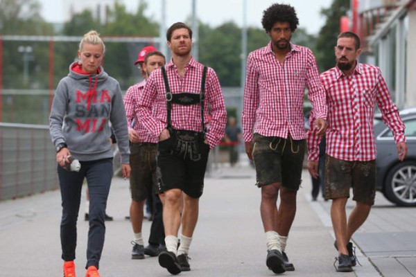 Xabi Alonso se viste de bávaro tras su debut con el Bayern