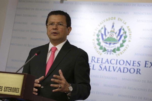 El Salvador espera versión oficial sobre supuesto insulto de Trump