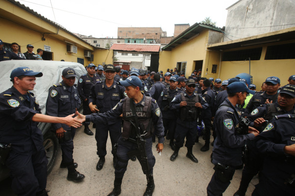 Depuración ya ha dejado fuera a 577 policías hondureños