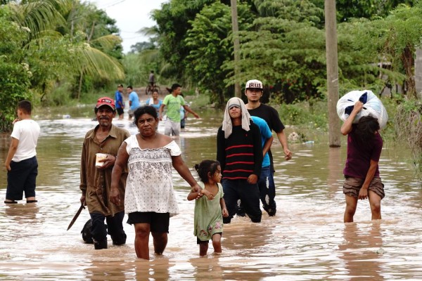 El Ulúa rompe bordos e inunda en San Manuel
