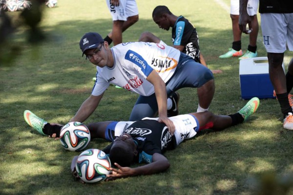 Arnold Peralta y Boniek García siguen entre algodones