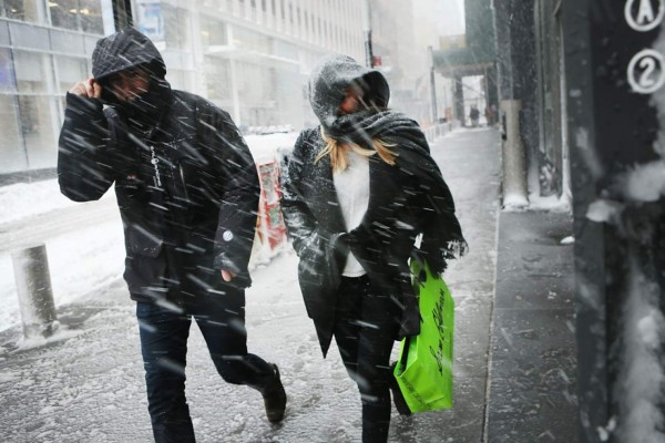 En fotos: La fuerte nevada que paraliza el noroeste de EUA