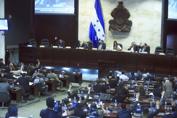 Comisión analiza avances de investigaciones de la Fiscalía
