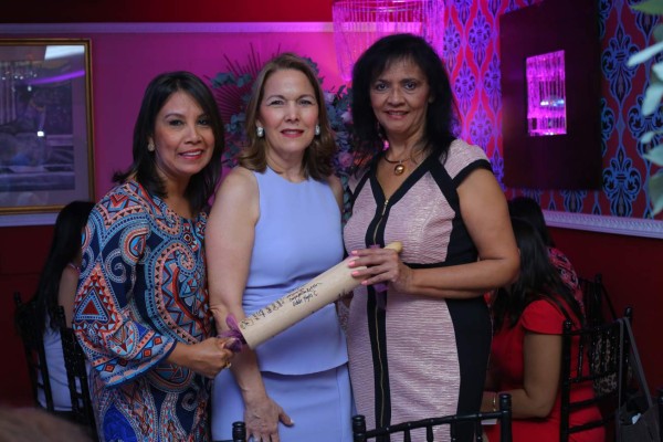 Julissa Ustáriz despide su soltería