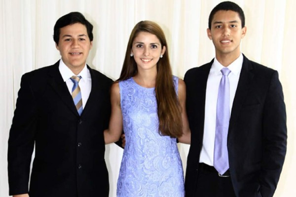 Alumnos de la EIS celebran misa de acción de gracias