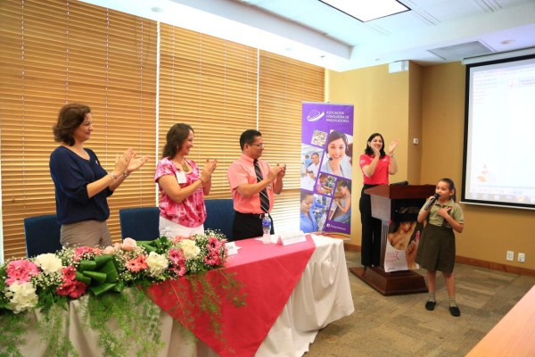 Cada semana diagnostican a cuatro mujeres con cáncer de seno